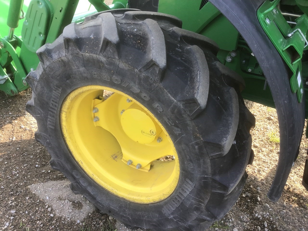 2019 John Deere 5100M Image 18