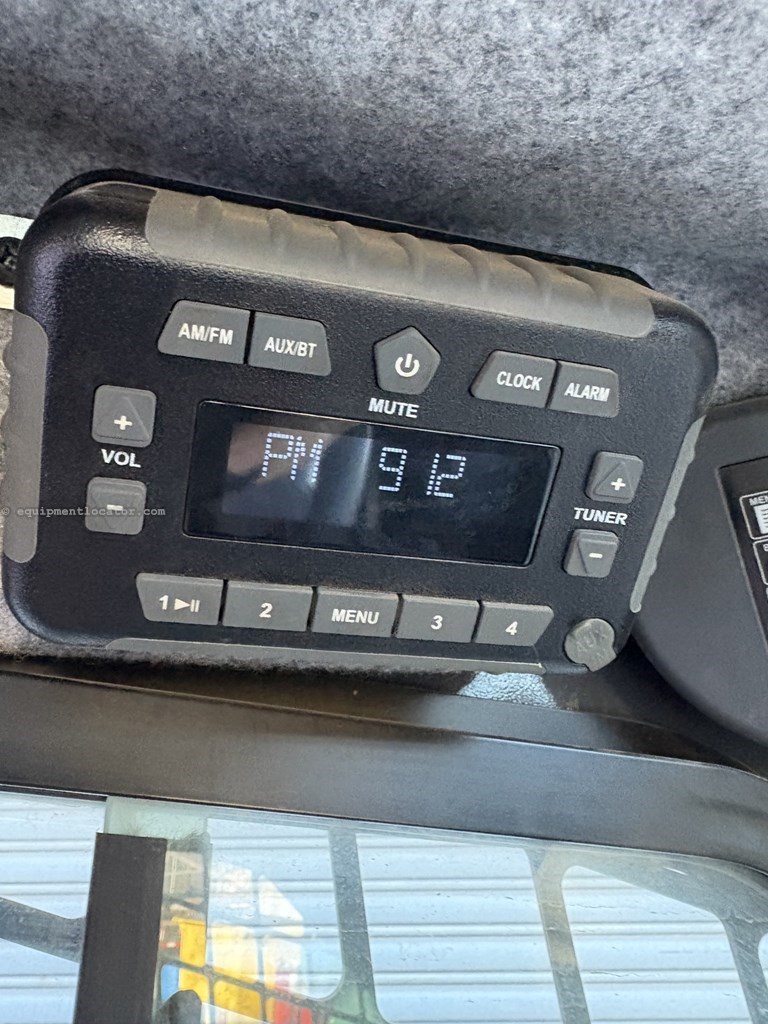 2022 John Deere 331G Image 3