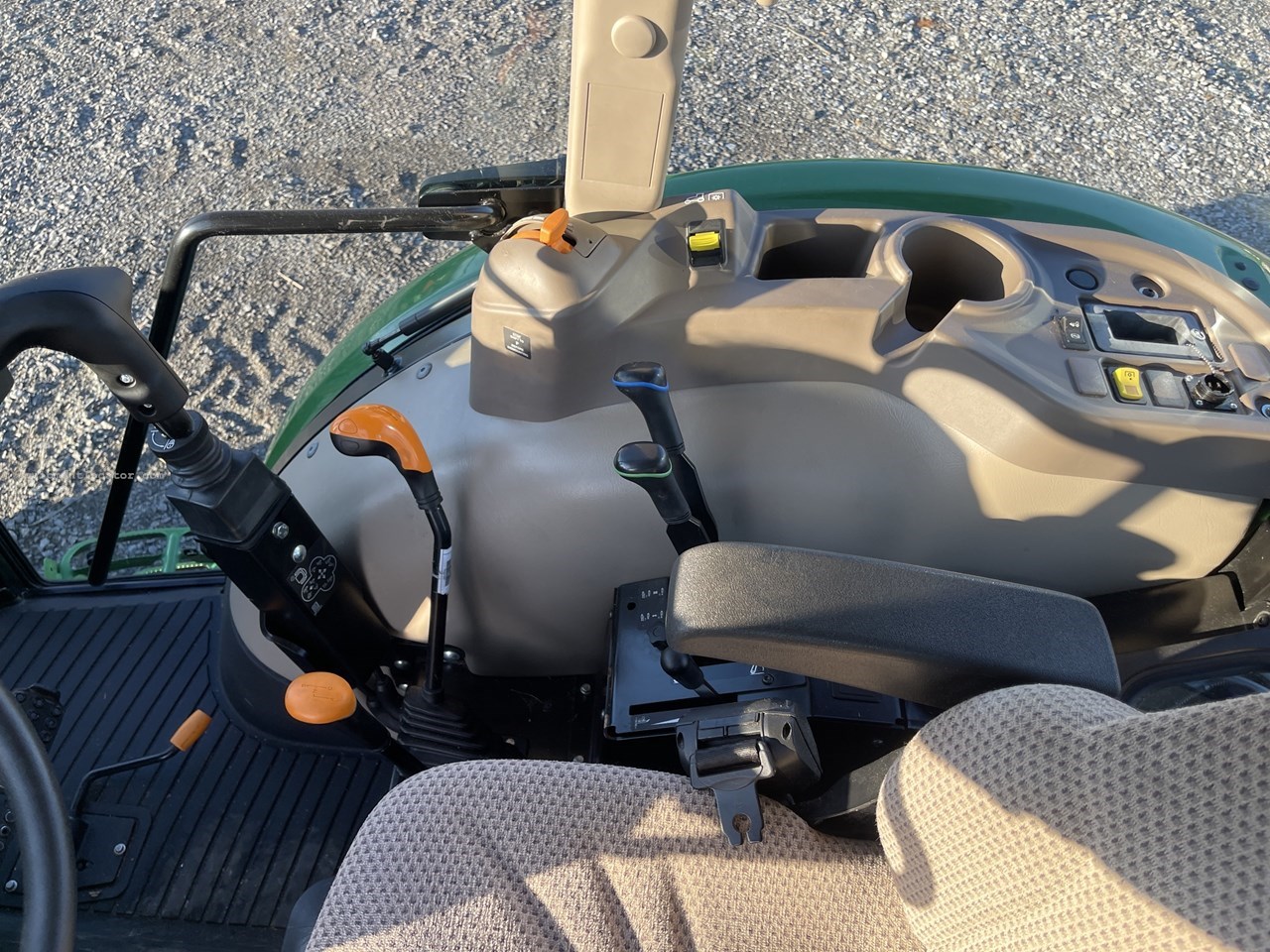 2023 John Deere 5075E Image 5