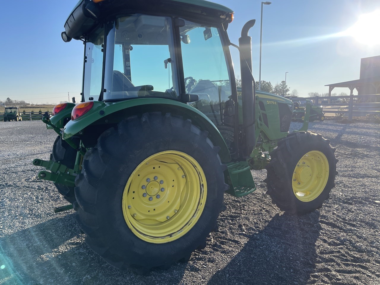 2023 John Deere 5075E Image 10