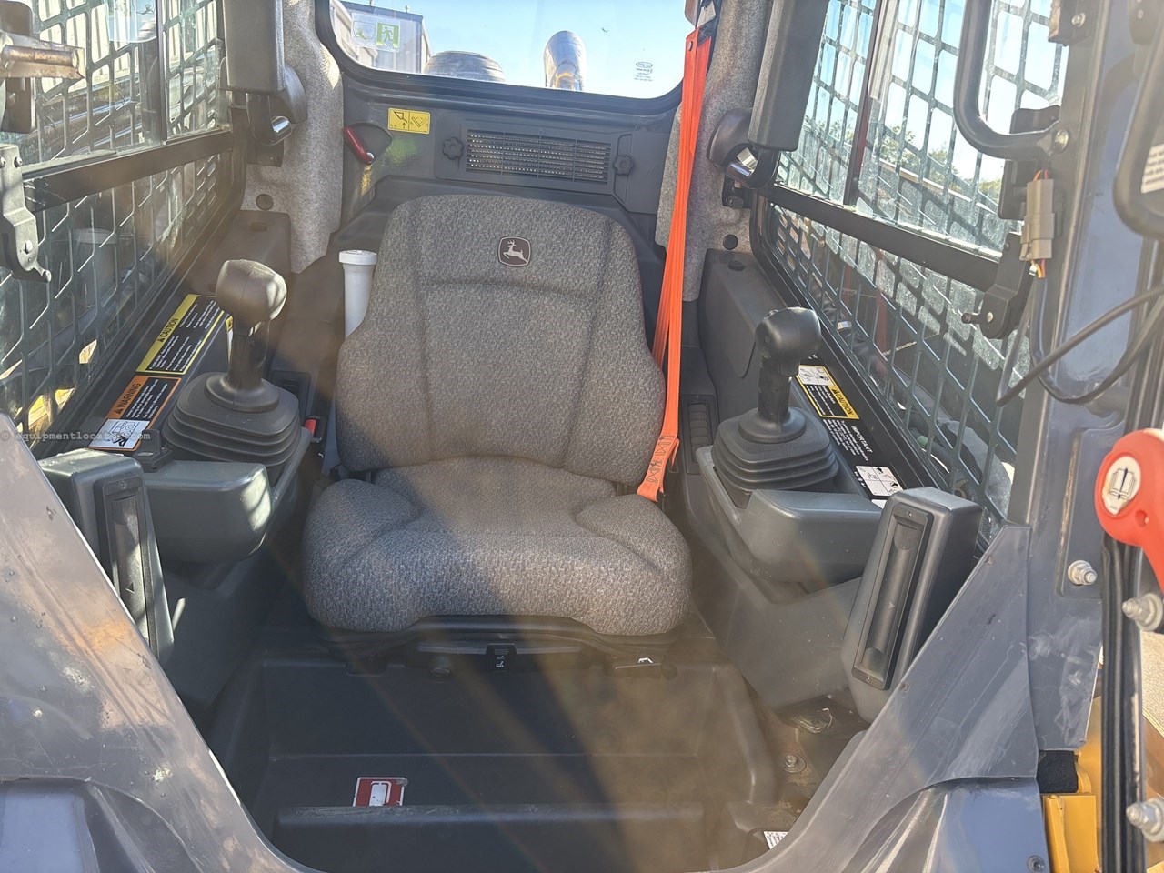 2023 John Deere 333G Image 19