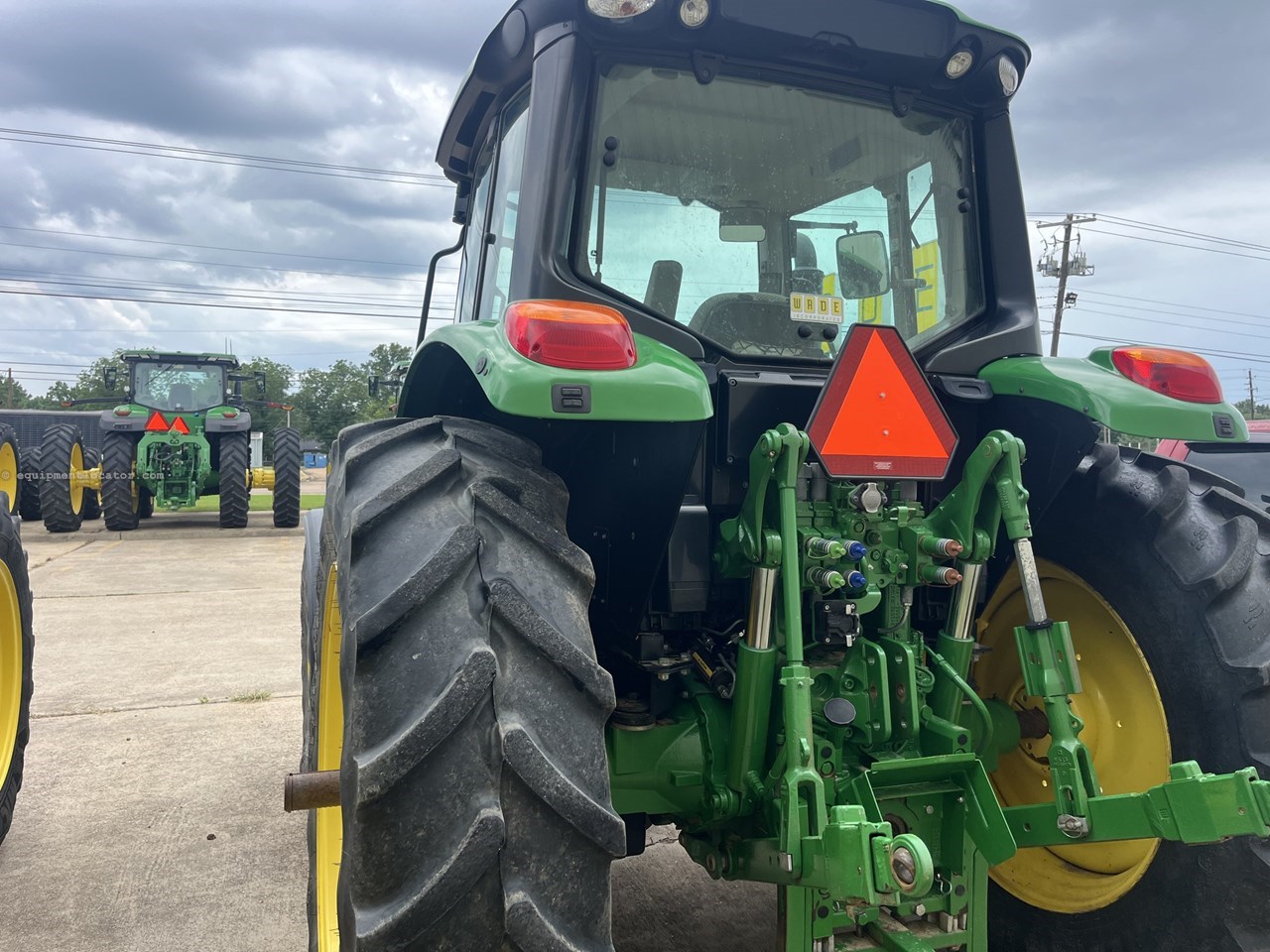 2021 John Deere 6110M Image 3