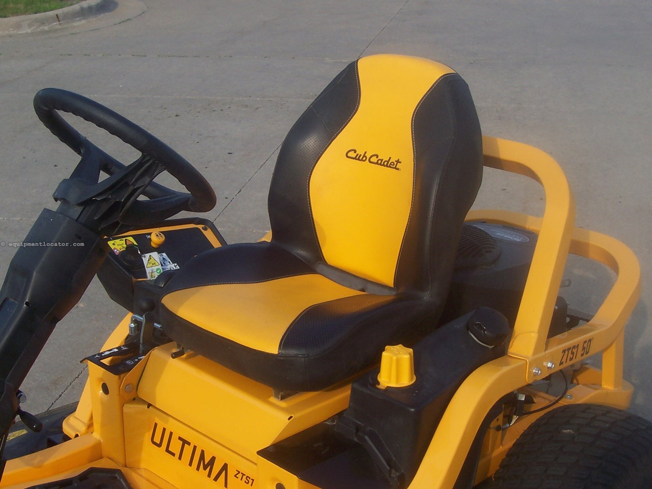 2023 Cub Cadet Ultima ZTS1-50 Image 3