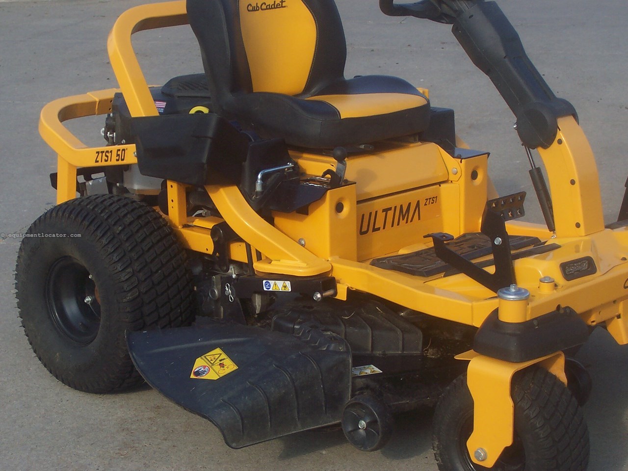 2023 Cub Cadet Ultima ZTS1-50 Image 5