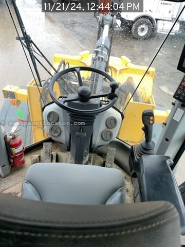 2019 John Deere 544L Image 10