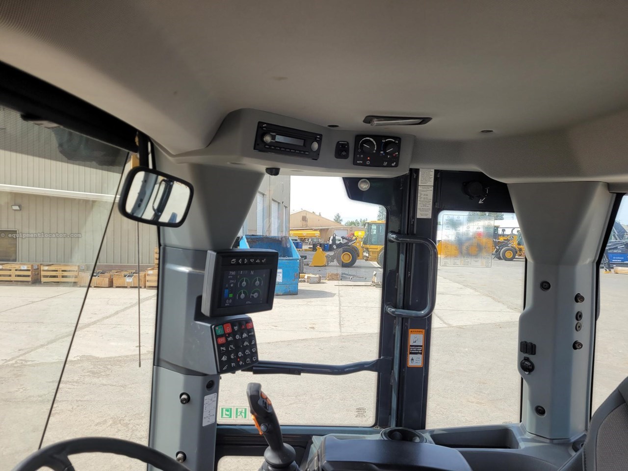 2022 John Deere 544 P Image 10