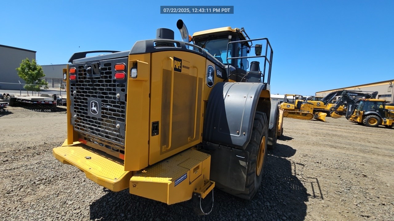 2020 John Deere 844L Image 10