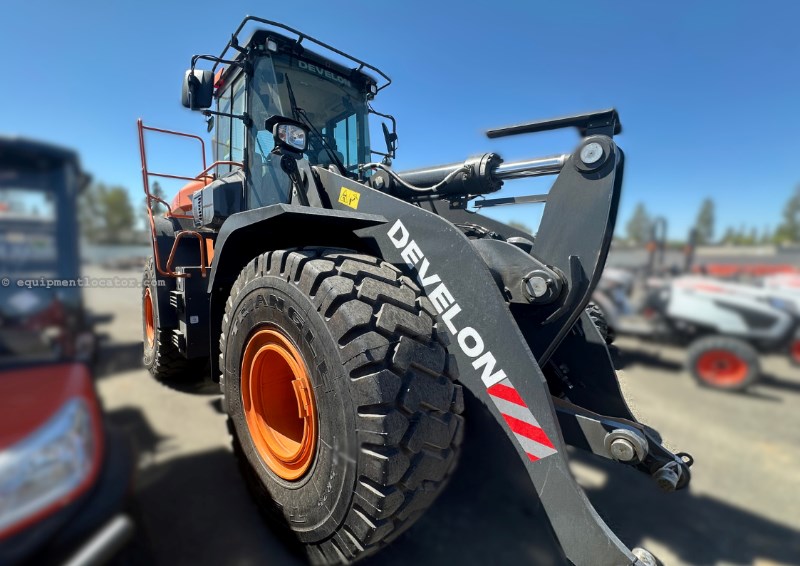 2025 Develon DL320-7 Image 5