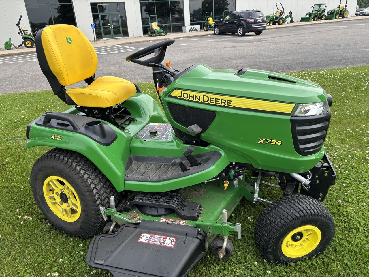 2023 John Deere X734 Image 10