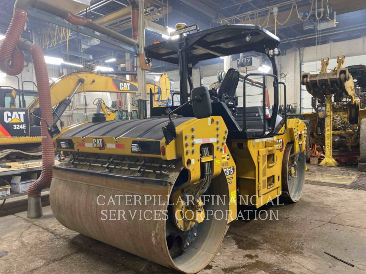 2022 Caterpillar CB15 Image 10