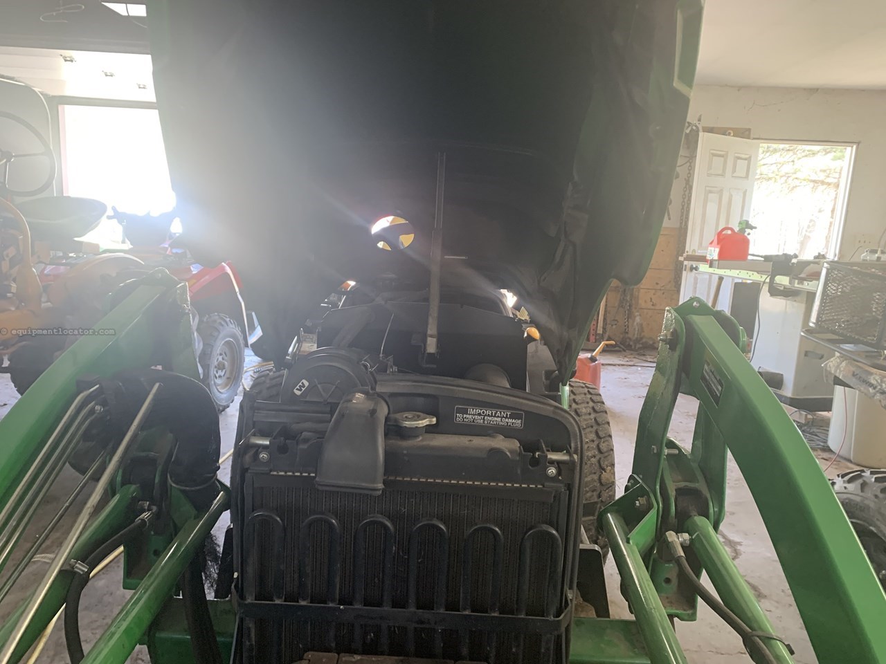 2015 John Deere 2025R Image 8