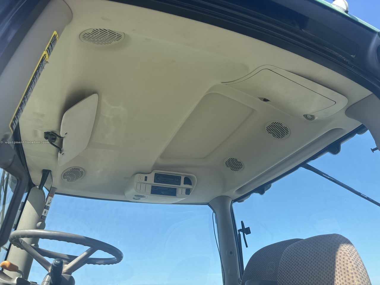 2015 John Deere 6195R Image 10