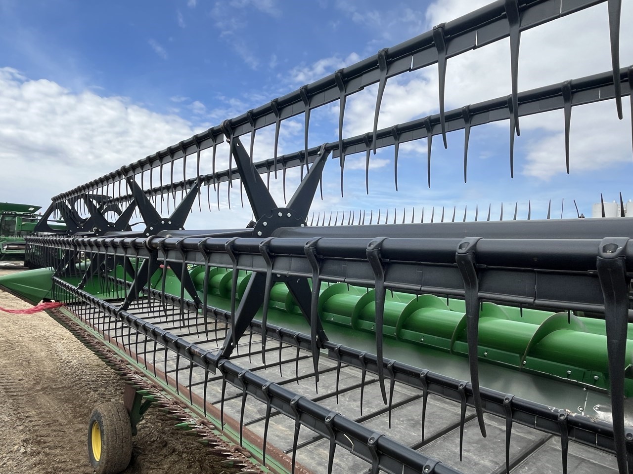 2013 John Deere 640D Image 10