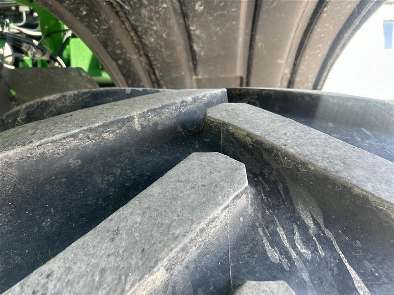 2024 John Deere 800R Image 10