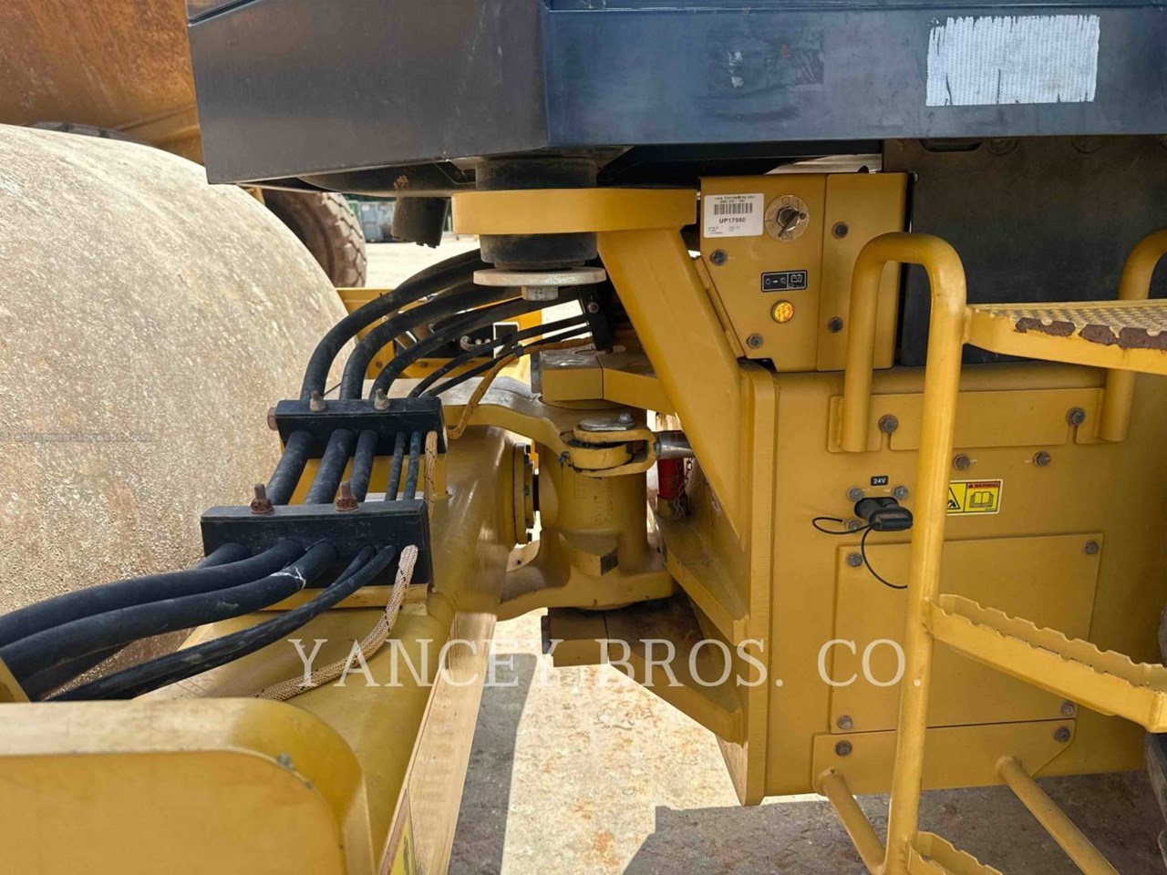 2019 Caterpillar CS56 AC Image 10