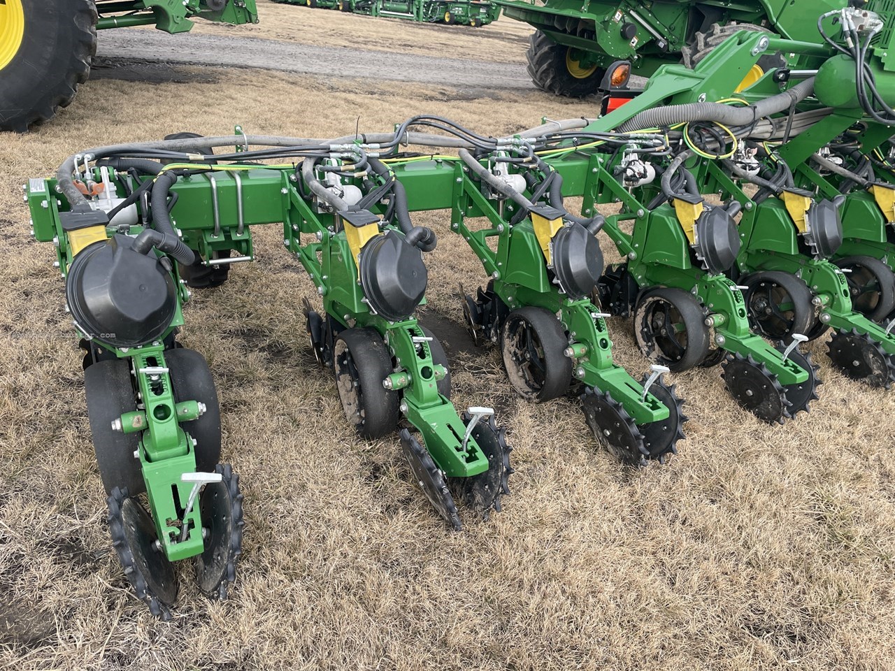 2023 John Deere DR16X Image 6