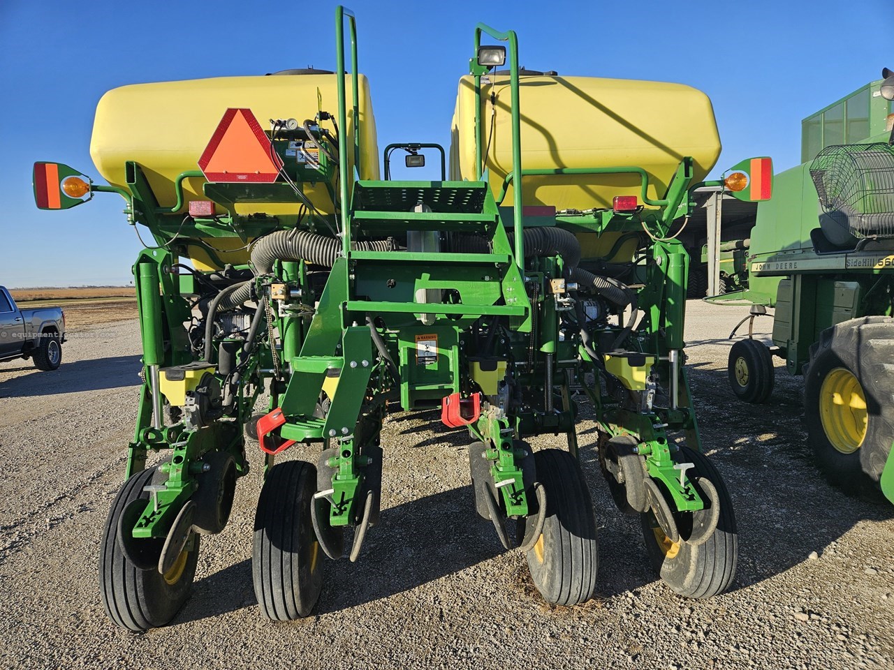 2017 John Deere 1775NT Image 4