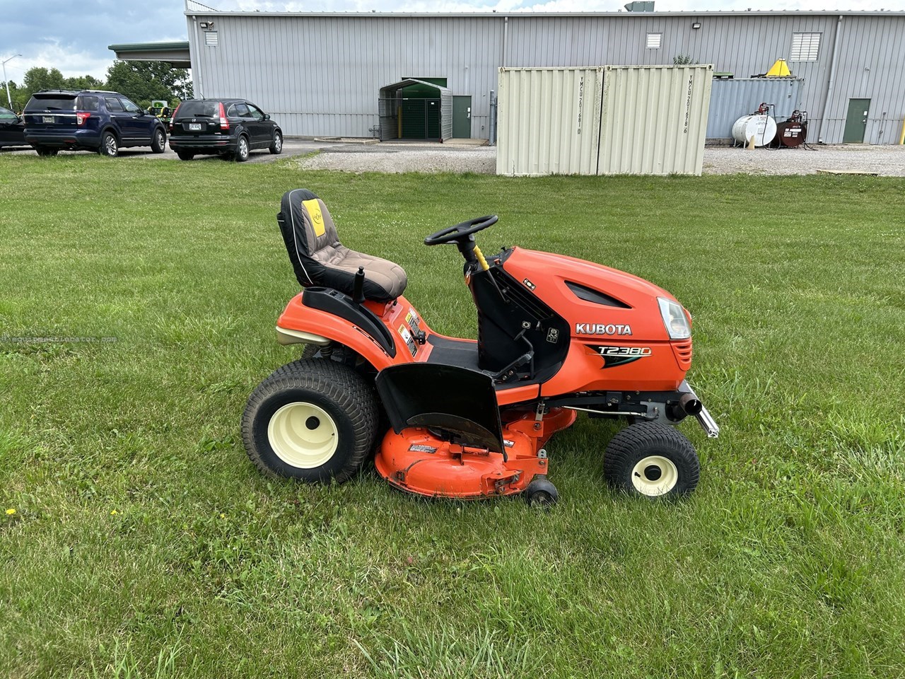 2014 Kubota T2380 Image 4