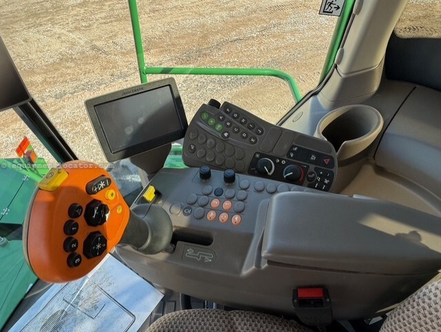 2018 John Deere W235 Image 18