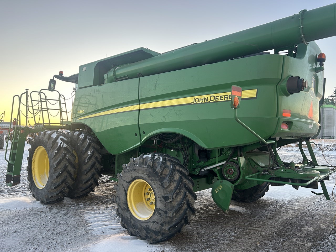 2013 John Deere S680 Image 4