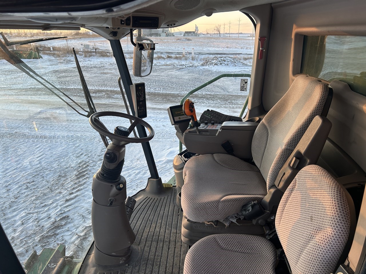 2013 John Deere S680 Image 10