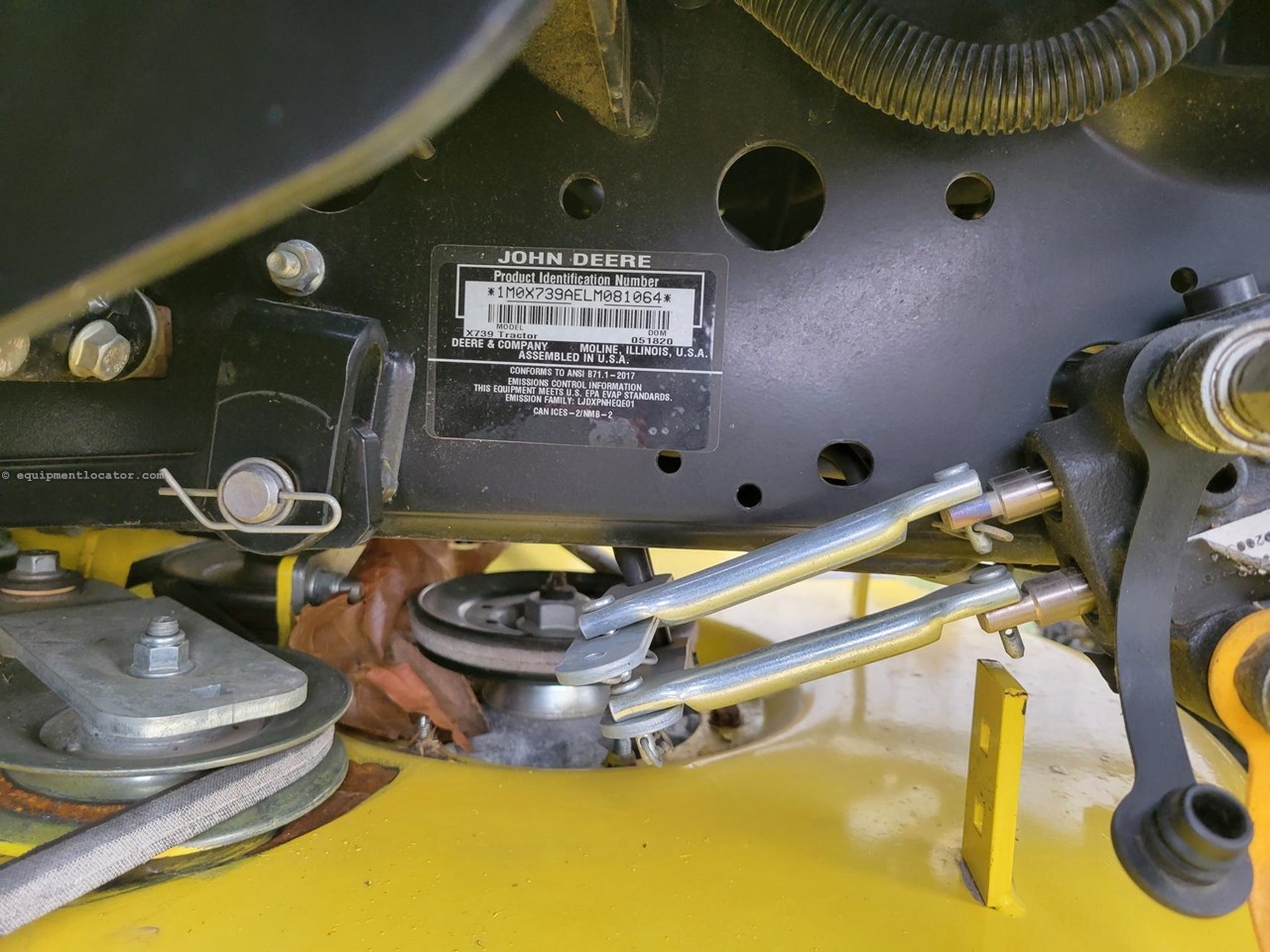 2020 John Deere X739 Image 10