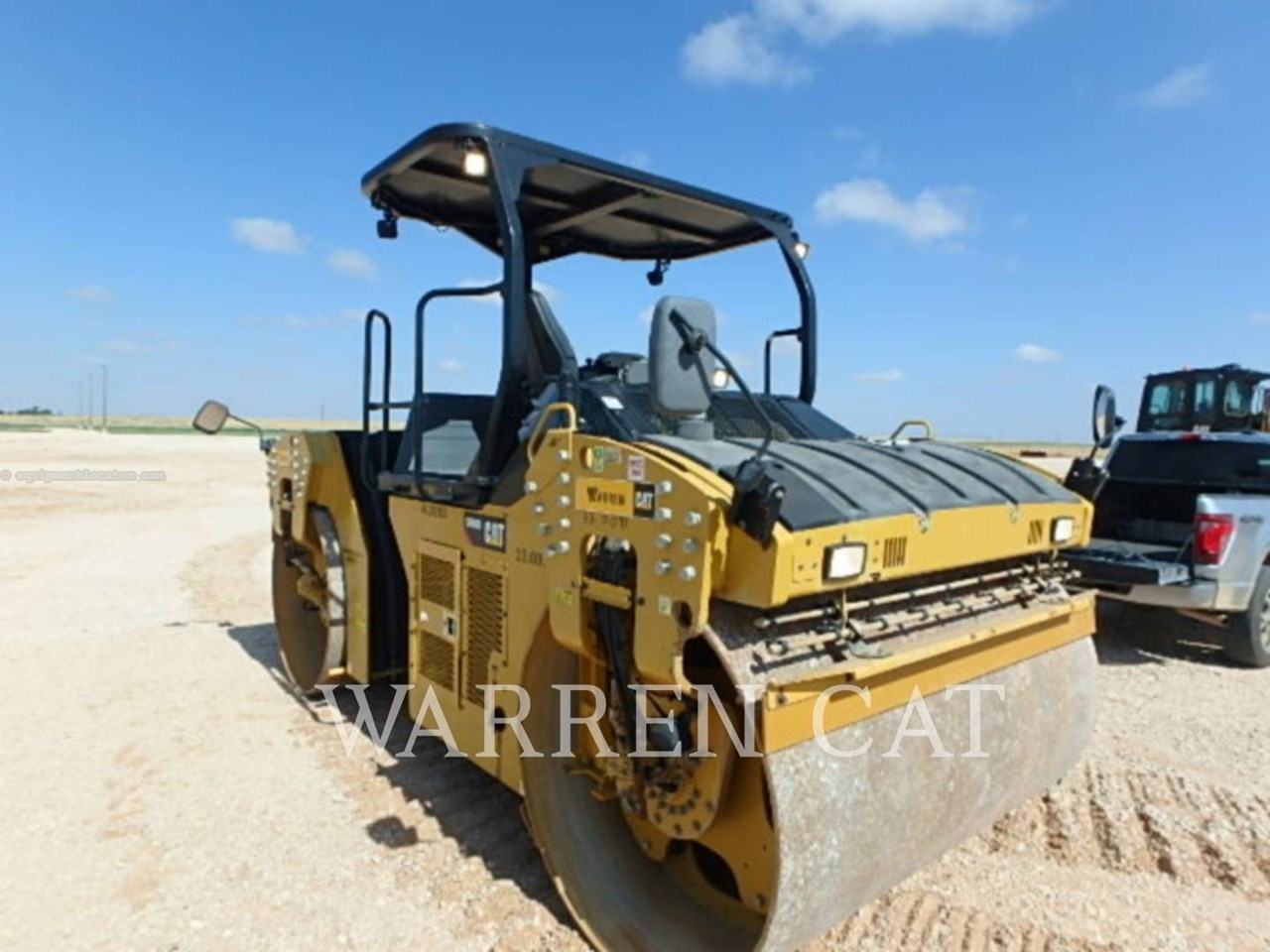 2018 Caterpillar CB66B Image 4