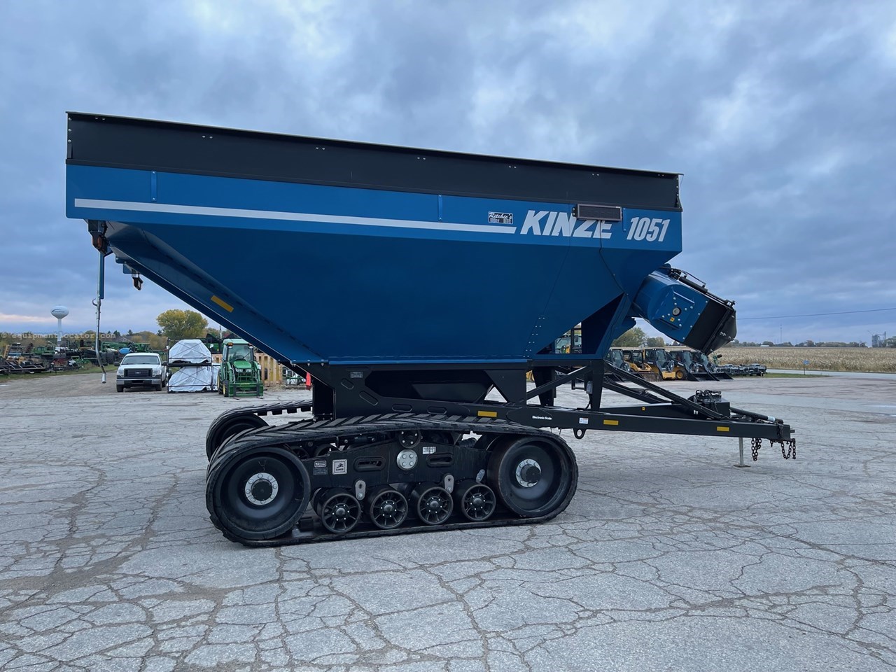2020 Kinze 1051 Image 2
