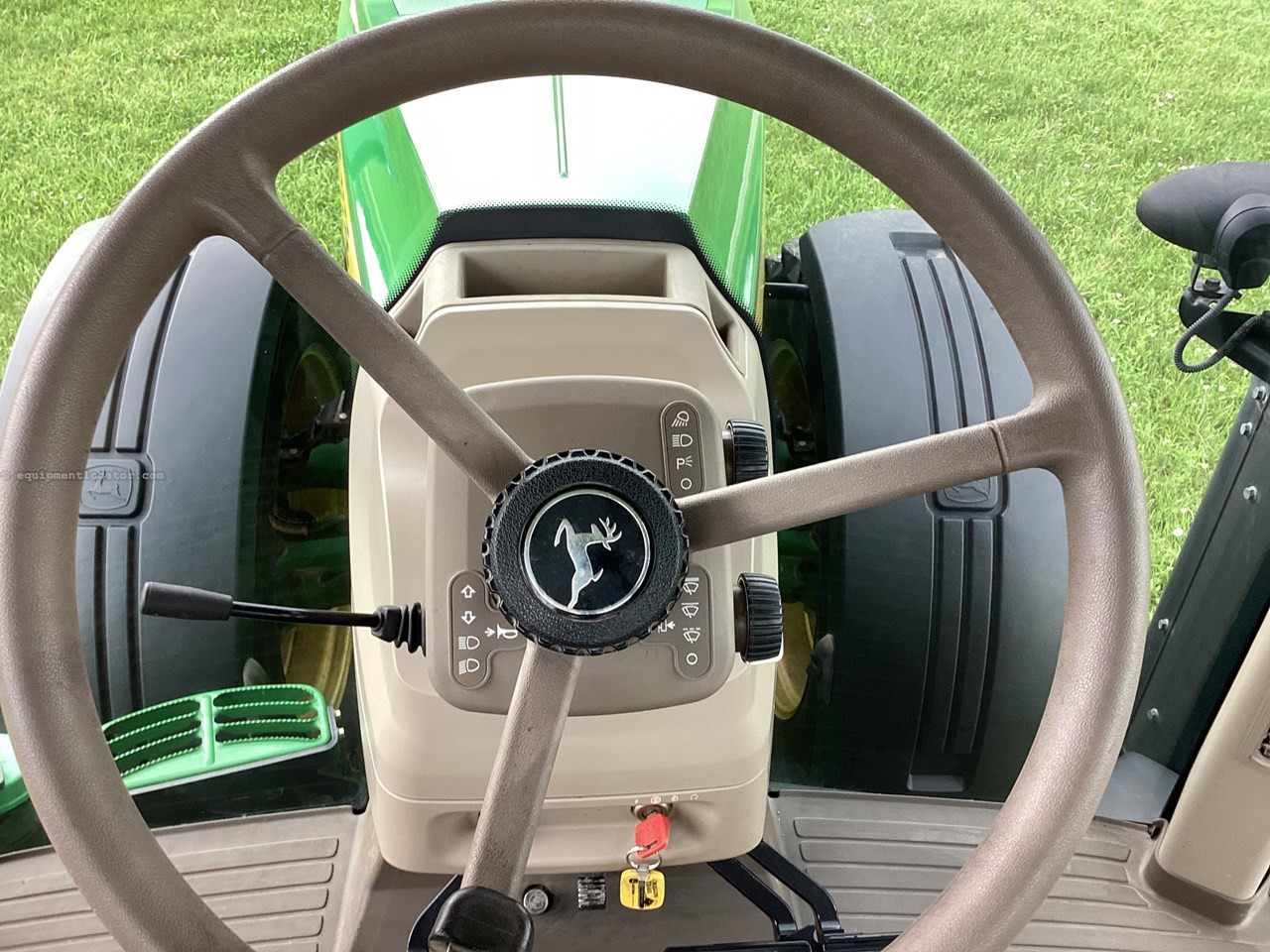 2012 John Deere 8335R Image 10