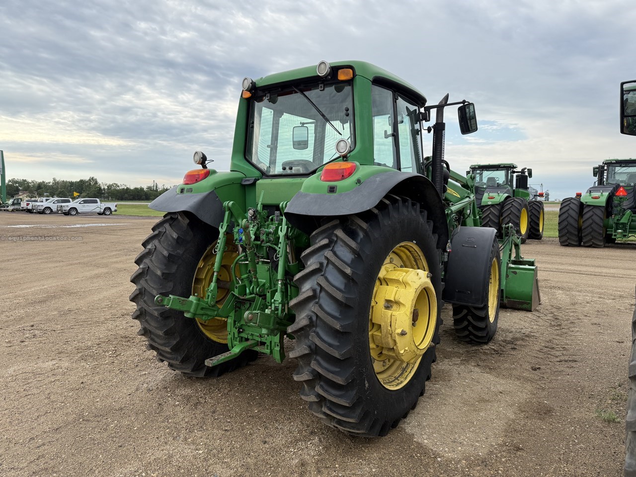 2009 John Deere 7330 Image 4