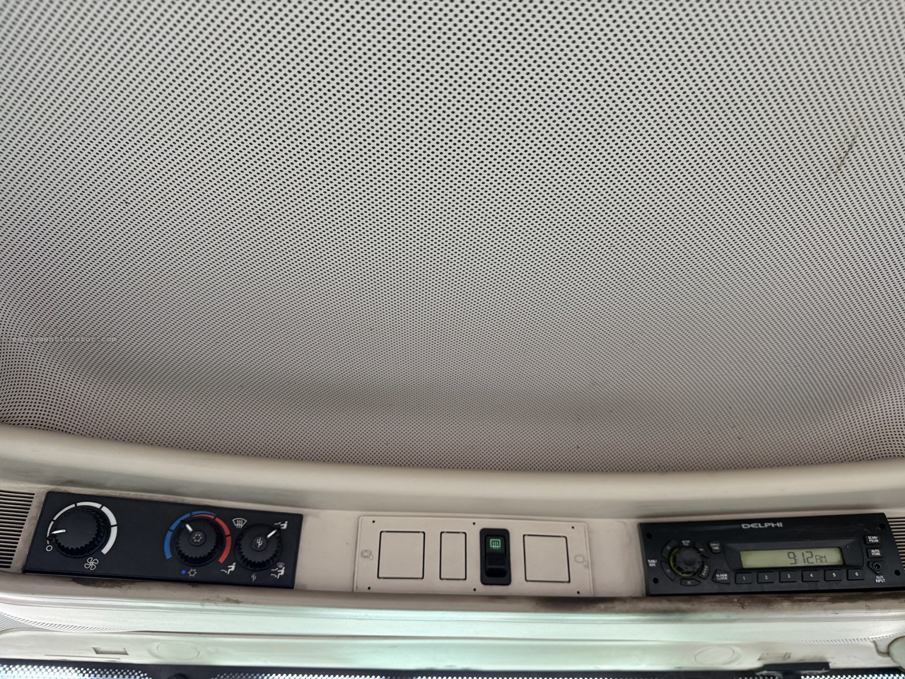 2009 John Deere 7330 Image 48