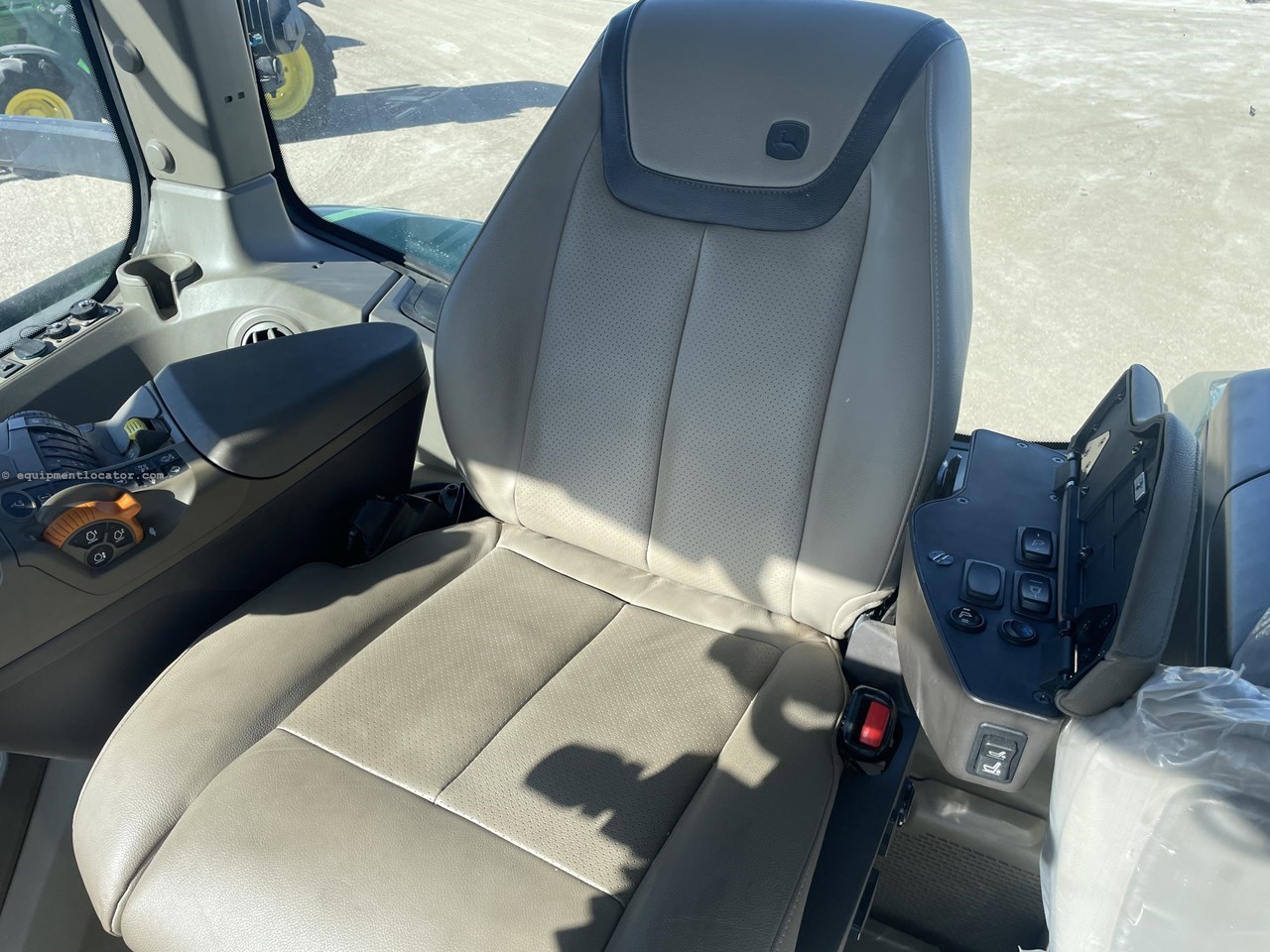 2024 John Deere 8R 250 Image 34