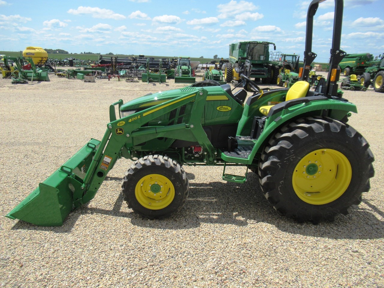 2025 John Deere 4052M Image 10