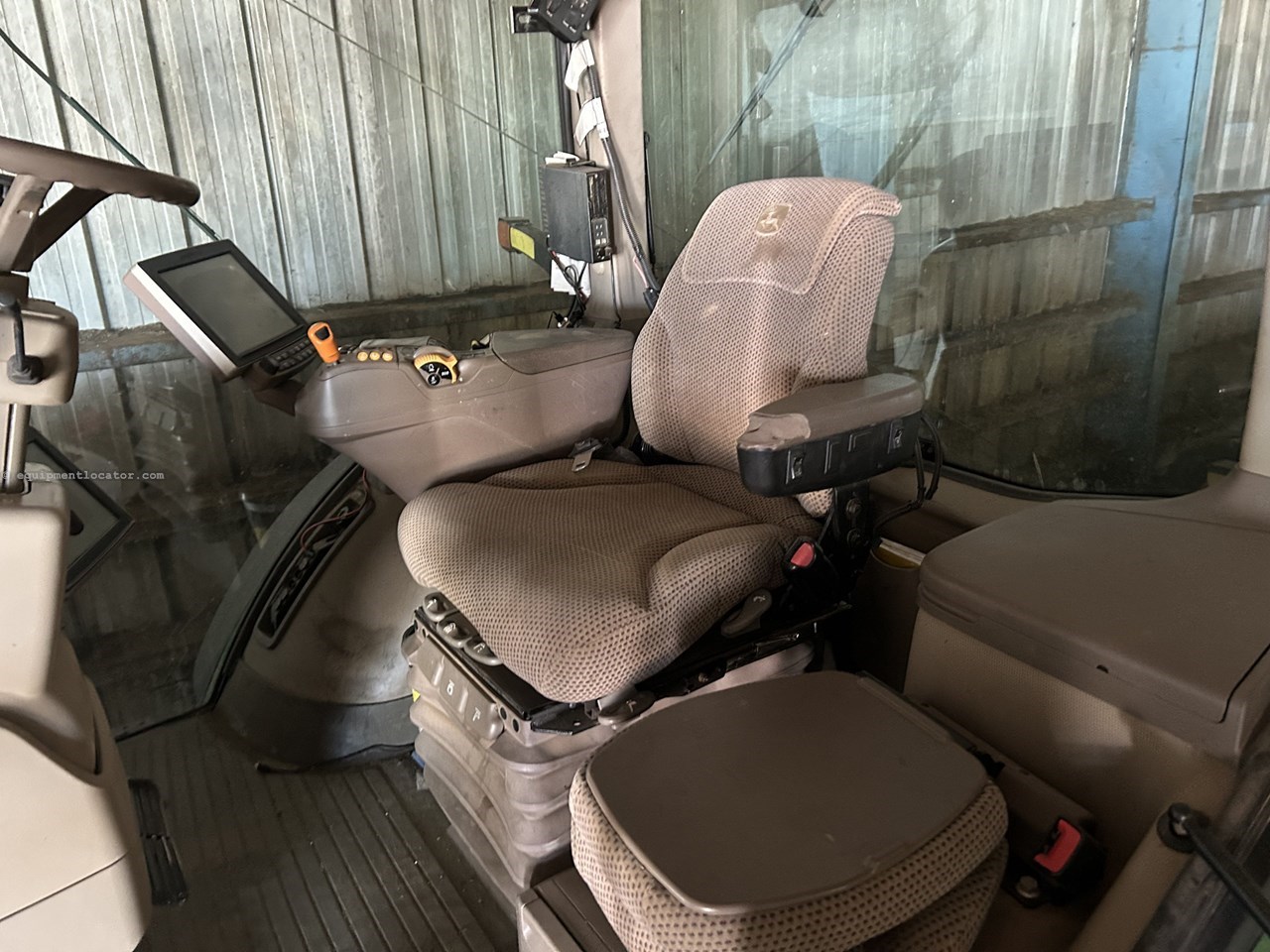 2015 John Deere 7230R Image 10