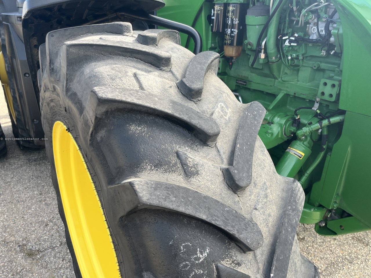 John Deere 8320R Image 10