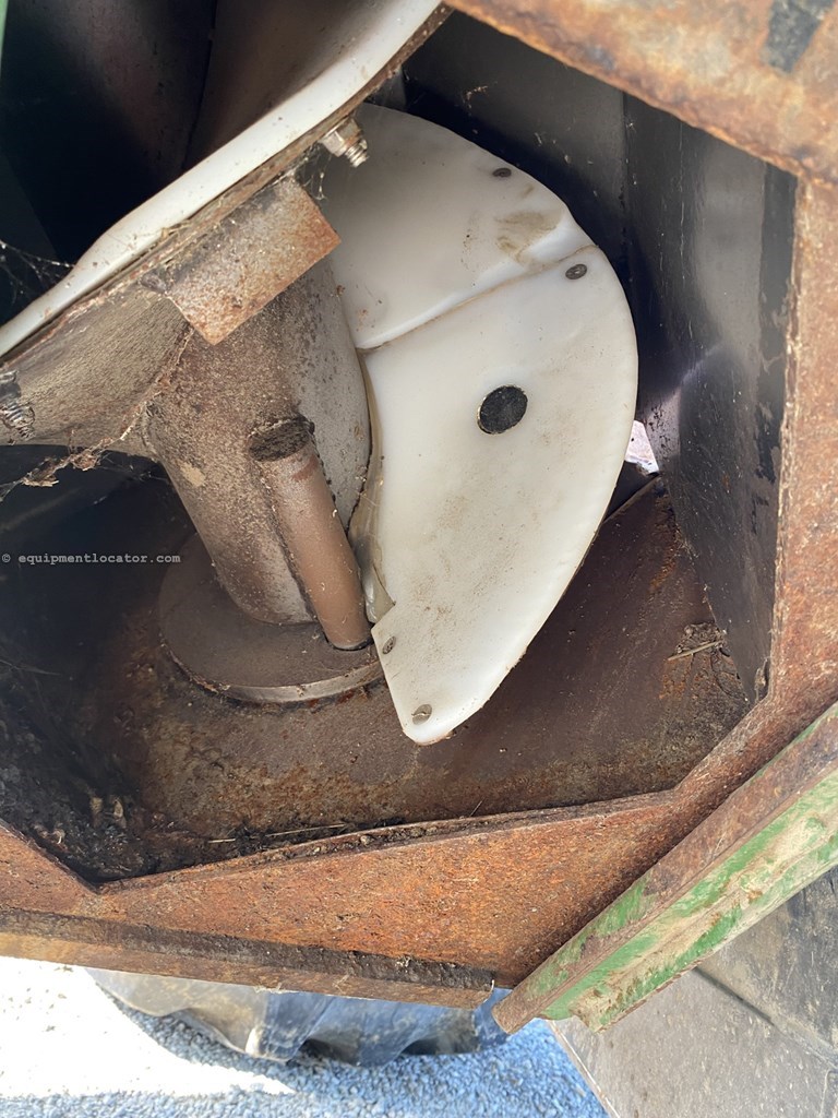 2011 Demco 850 Image 10