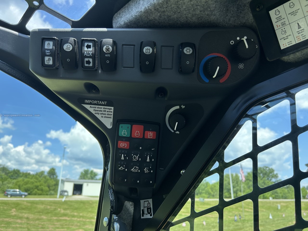 2025 John Deere 325G Image 10