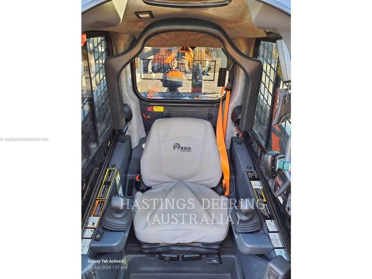 2023 John Deere 331G Image 10