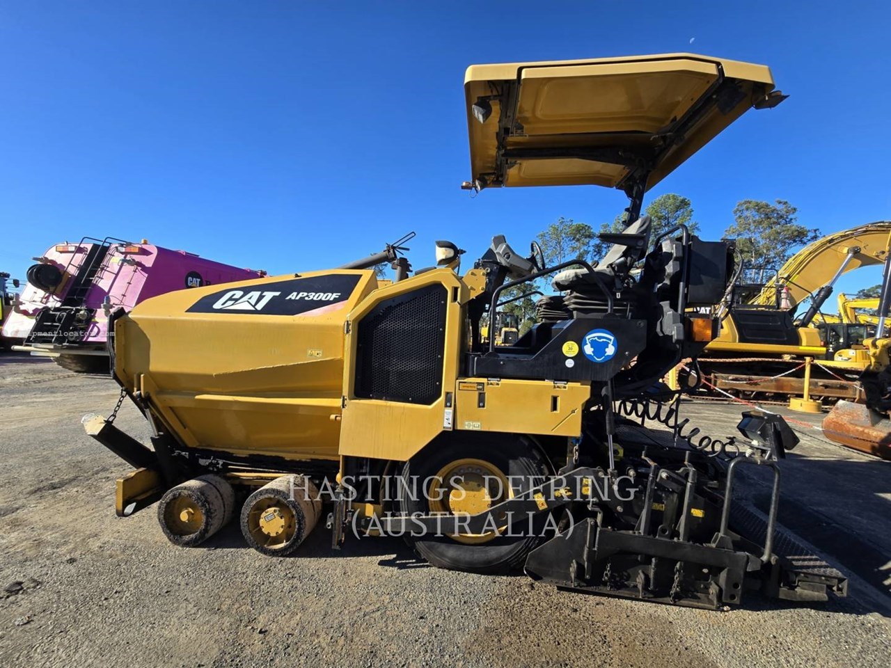 2017 Caterpillar AP300FLRC Image 10