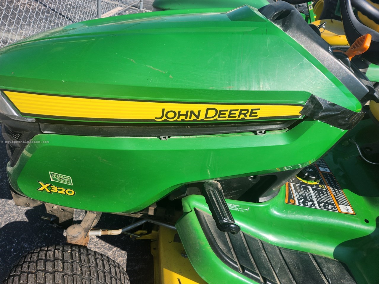 2014 John Deere X320 Image 10