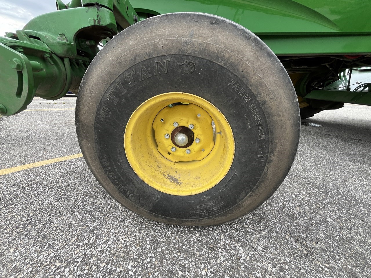 2019 John Deere W235 Image 10