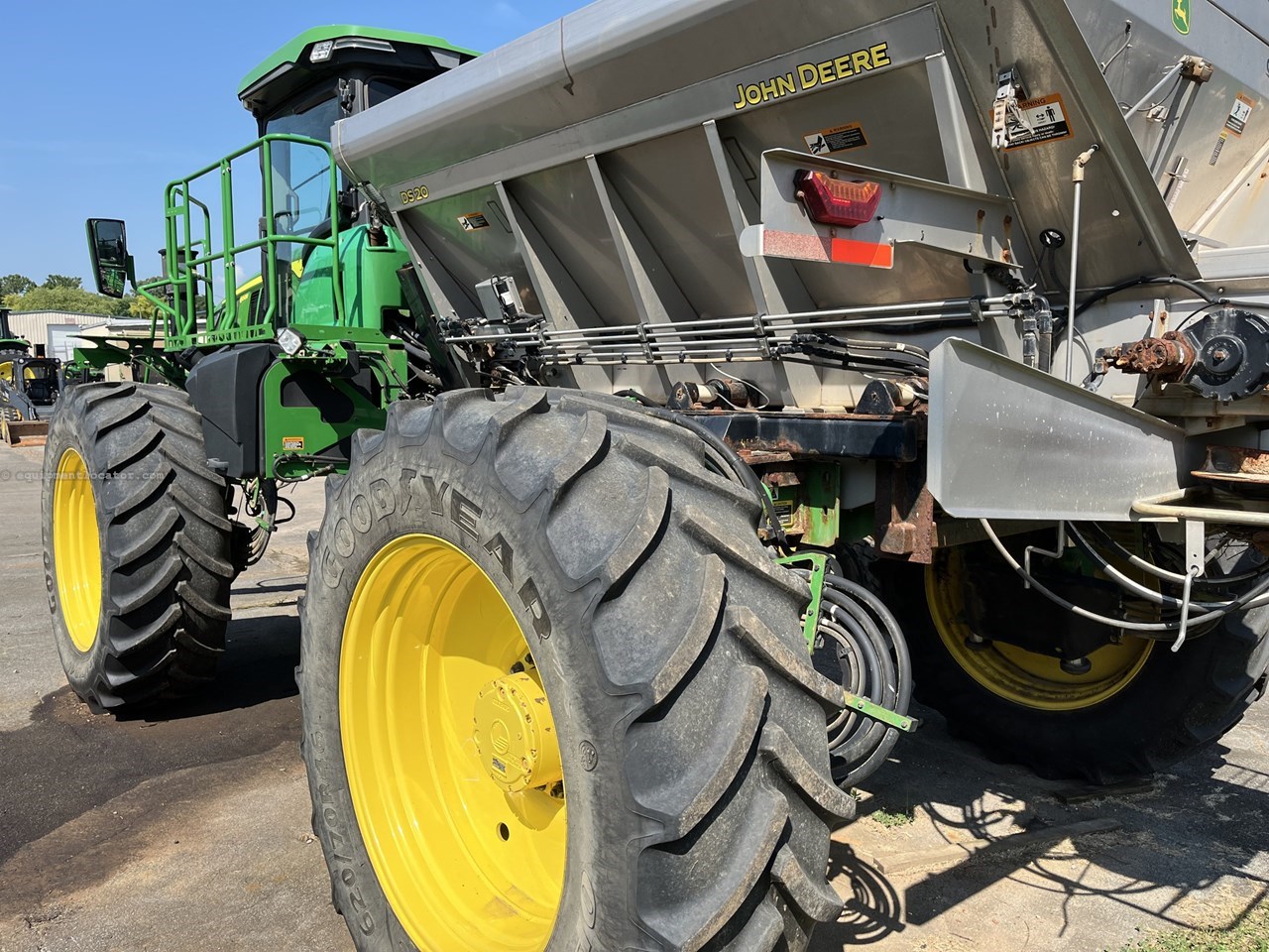 2022 John Deere 600R Image 10