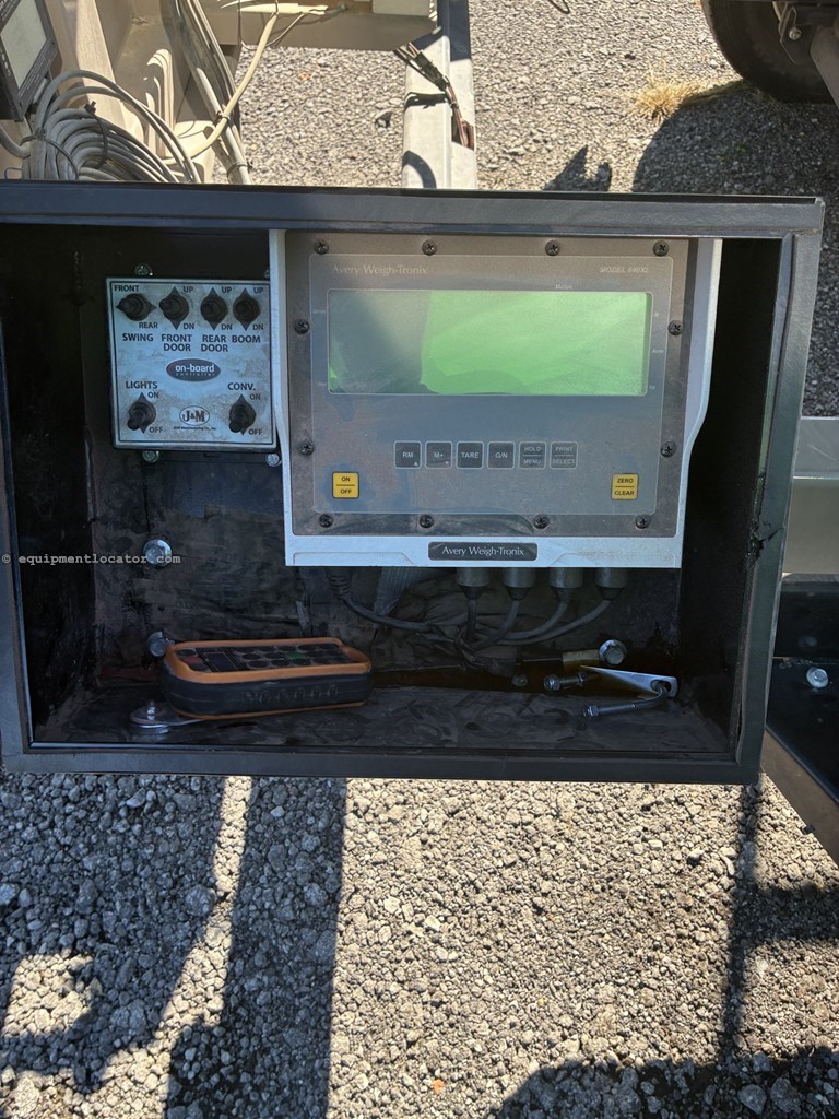 2019 J & M LC390 Image 10