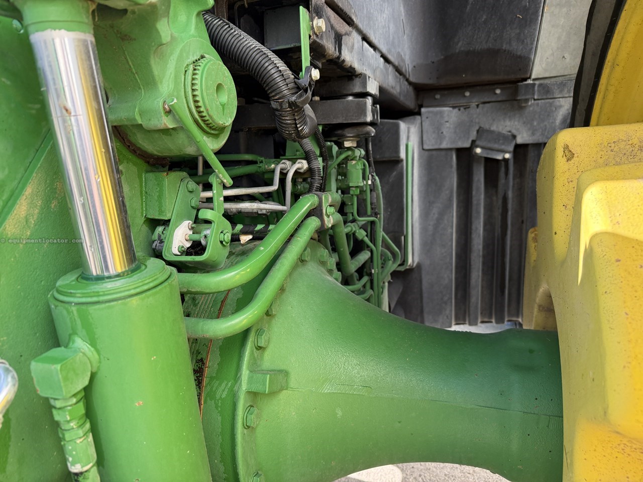 2014 John Deere 8285R Image 10