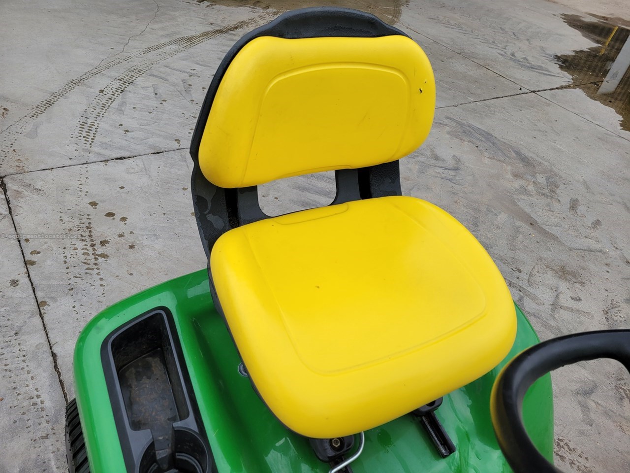 2020 John Deere X390 Image 10