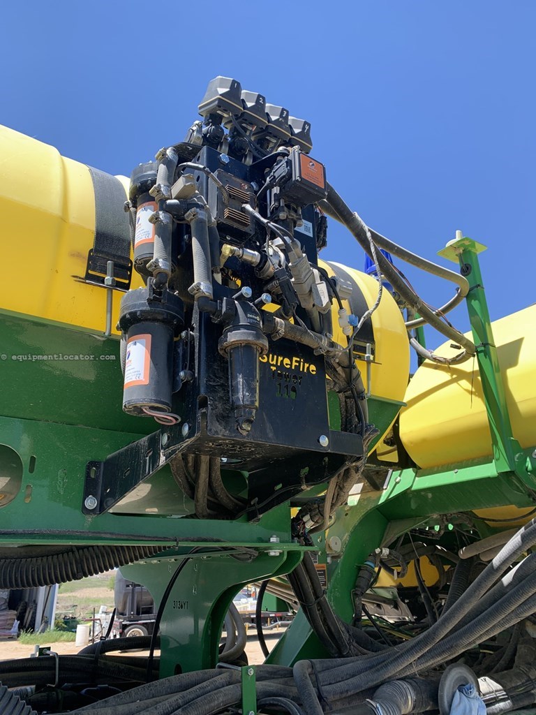 2017 John Deere 1775NT Image 10