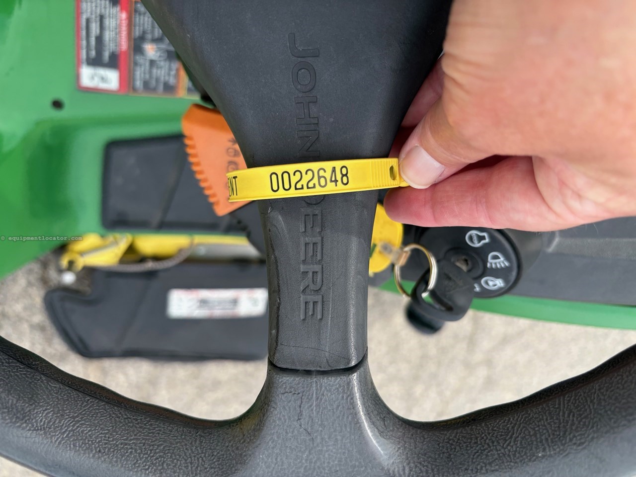 2014 John Deere X320 Image 10