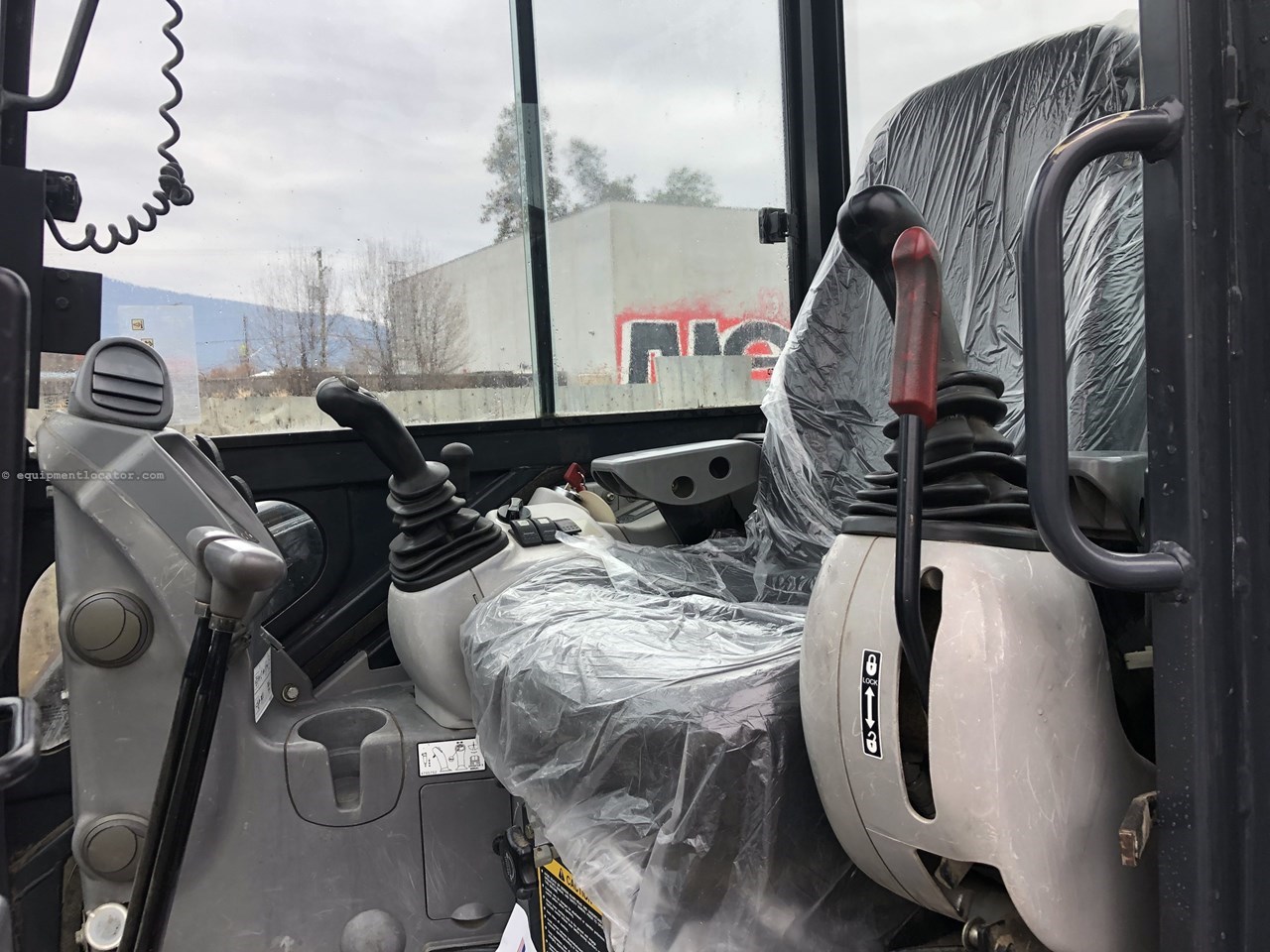 2016 John Deere 60G Image 10