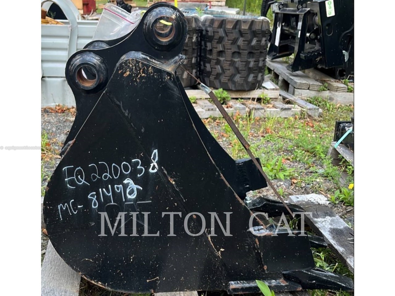 2022 Caterpillar 302.5/302.7 18IN GP BUCKET Image 2