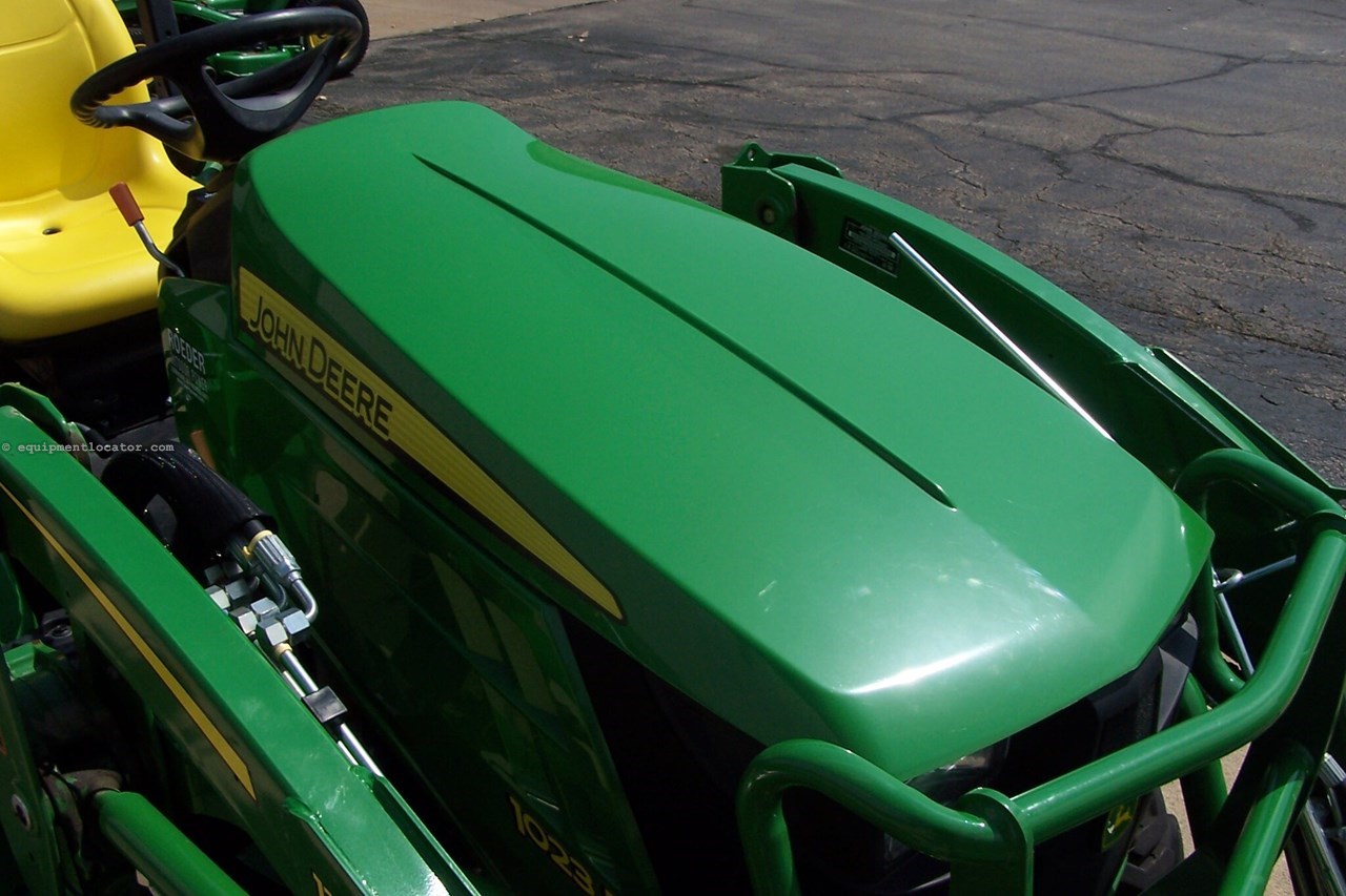 2023 John Deere 1023E Image 10
